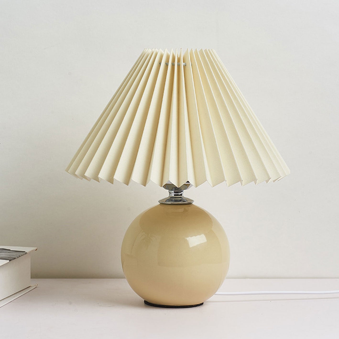 Ceramica | Elegant Minimalist Pleated Table Lamp Design 0