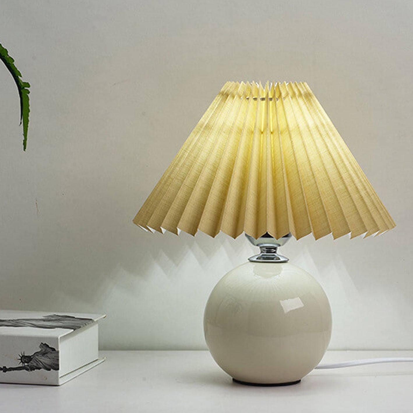 Ceramica | Elegant Minimalist Pleated Table Lamp Design 4