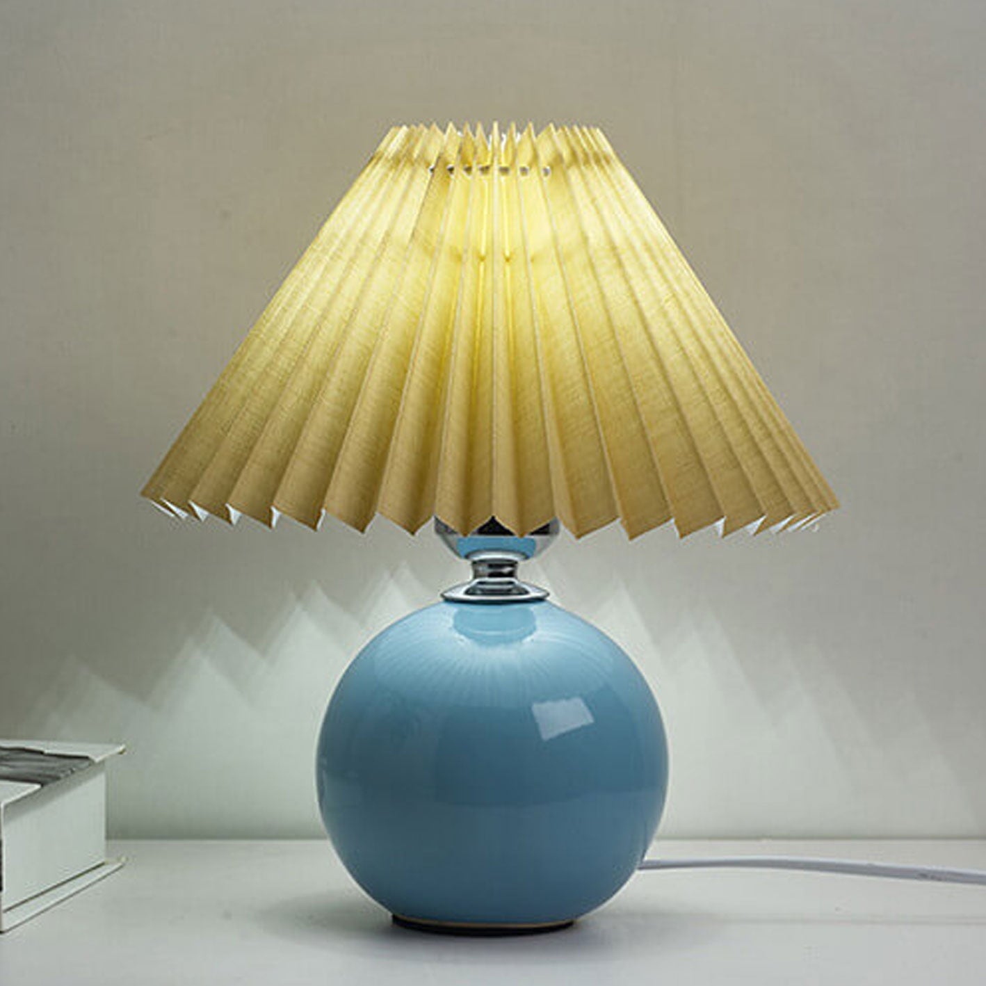 Ceramica | Elegant Minimalist Pleated Table Lamp Design 8