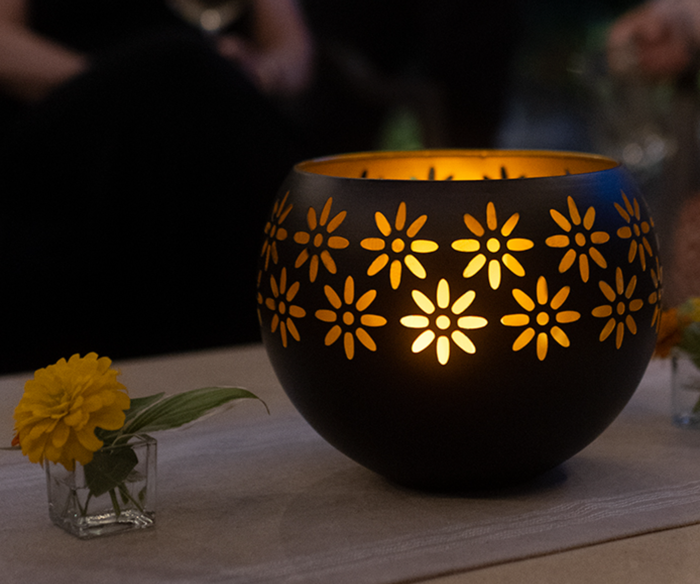 Garden Glow | Solar Flower Lamp with Automatic Activation | Eco-Friendly Lighting for Outdoor Ambiance 5