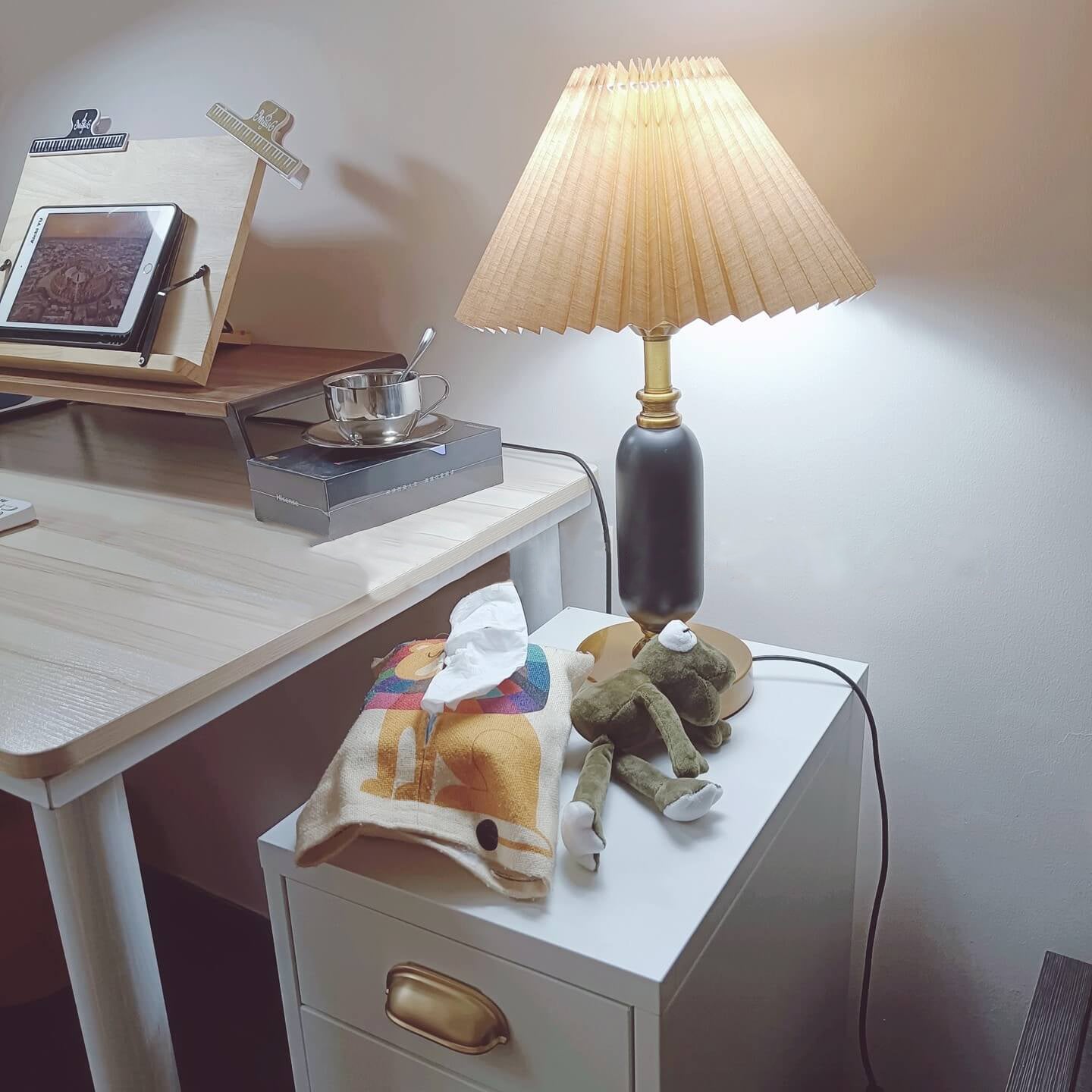 Luminara | Modern Elegant Metal Table Lamp for Bedroom or Living Room 5