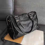 Retro Handbag with Adjustable Strap | Spacious Black Leather Bag for Everyday Elegance 3