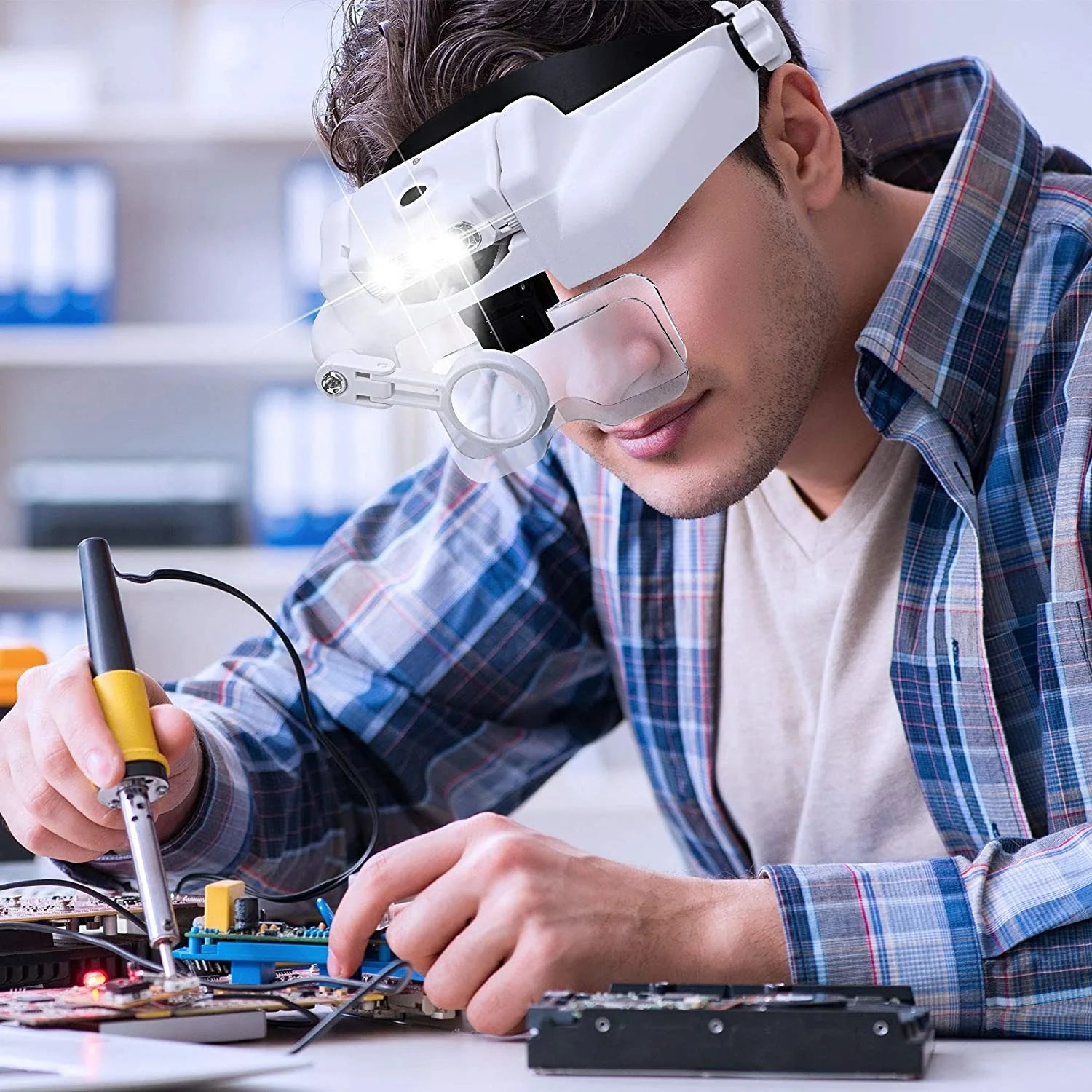 Tuzwa LED Headband Magnifier with Adjustable Brightness – Illuminated Hands-Free Magnifying Glass for Soldering, Electronics, Crafts & Repairs