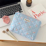 Tuzwa Quilted Makeup Bag for Women – Large Capacity Travel Cosmetic Organizer with Cute Bow Design & Zipper Closure, 24 × 15 cm