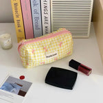 Tuzwa Quilted Makeup Bag for Women – Large Capacity Travel Cosmetic Organizer with Cute Bow Design & Zipper Closure, 24 × 15 cm