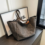 WildElegance | Stylish Leopard Print Handbag with Spacious Storage | Chic Design for Everyday Use 2