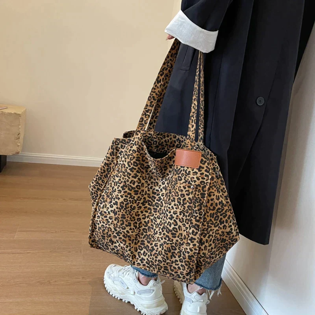 WildElegance | Stylish Leopard Print Handbag with Spacious Storage | Chic Design for Everyday Use 3