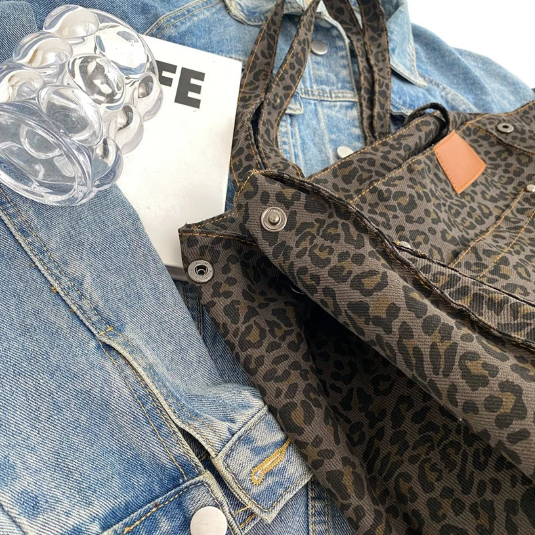 WildElegance | Stylish Leopard Print Handbag with Spacious Storage | Chic Design for Everyday Use 4