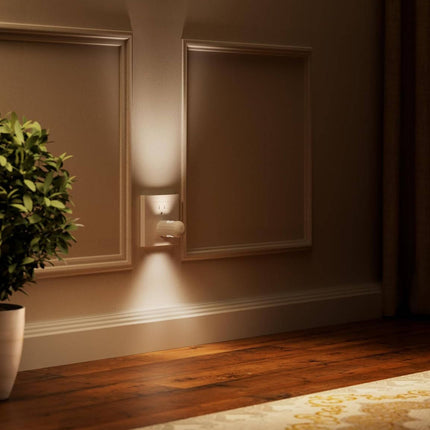 Wall Socket Light, Plug In LED Night Light with Automatic Dusk to Dawn Sensor, 200 Lumen Soft White 3000K Outlet Lamp