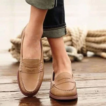 Women's vintage slip on loafers, PU leather low heel round toe flats for work and casual wear, sizes 4 to 11