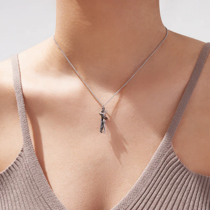 Love Necklace with Hug Design, Hug Necklace for Your Partner – image 4