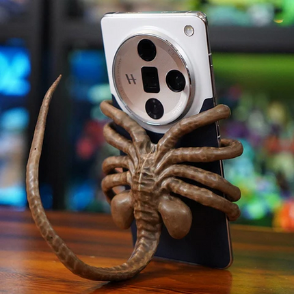 Facehugger Phone Holder for Desk with Adjustable Tail, Horror Decor Collectible Figurine – image 7