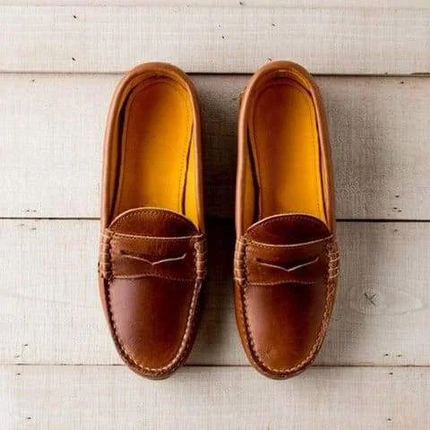 Women's vintage slip on loafers, PU leather low heel round toe flats for work and casual wear, sizes 4 to 11