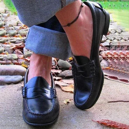 Women's vintage slip on loafers, PU leather low heel round toe flats for work and casual wear, sizes 4 to 11