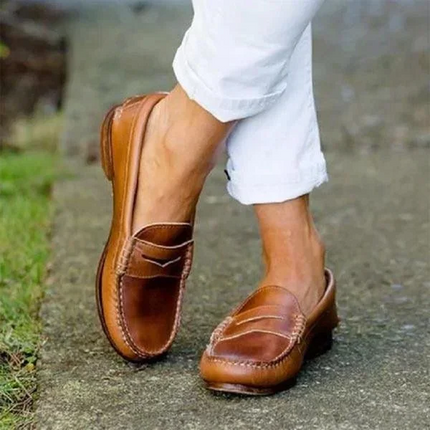 Women's vintage slip on loafers, PU leather low heel round toe flats for work and casual wear, sizes 4 to 11