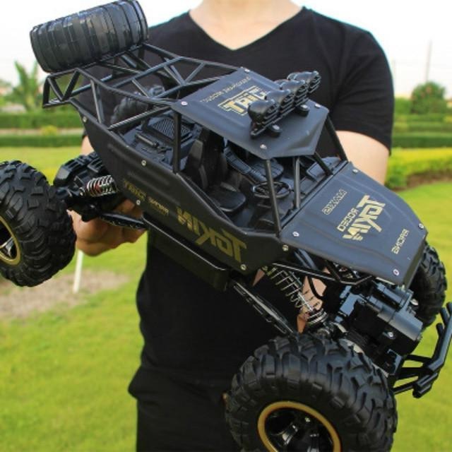 Tuzwa RC Rock Crawler Truck – All-Terrain Remote Control Car, 50m Range, 15 km/h, Shock-Absorbing Suspension & 30-Min Runtime