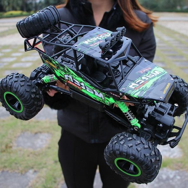 Tuzwa RC Rock Crawler Truck – All-Terrain Remote Control Car, 50m Range, 15 km/h, Shock-Absorbing Suspension & 30-Min Runtime